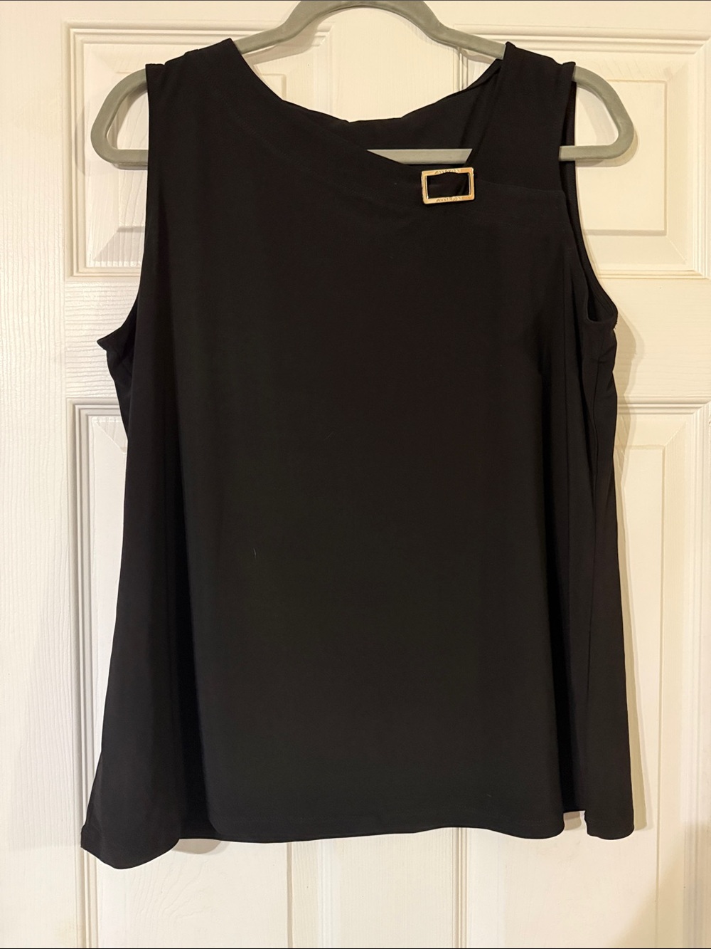 NWT Anne Klein Gold Buckle Cutout Sleeveless Top (Size Large)